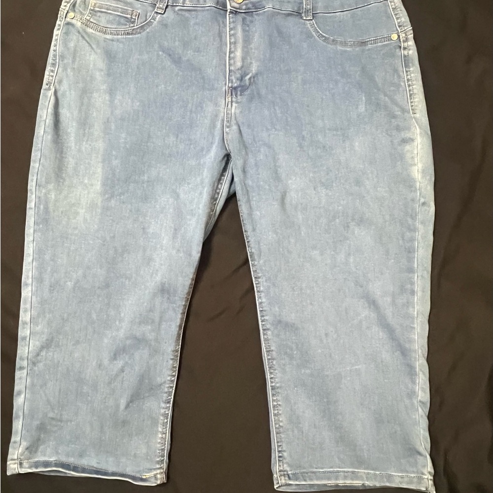 Sandpiper women’s Light Washed Capri Jeans  Size‎ 22W Stretch Super Comfy